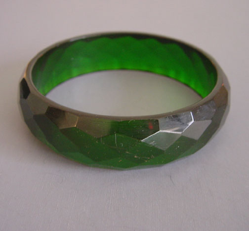 BAKELITE green Prystal faceted bangle