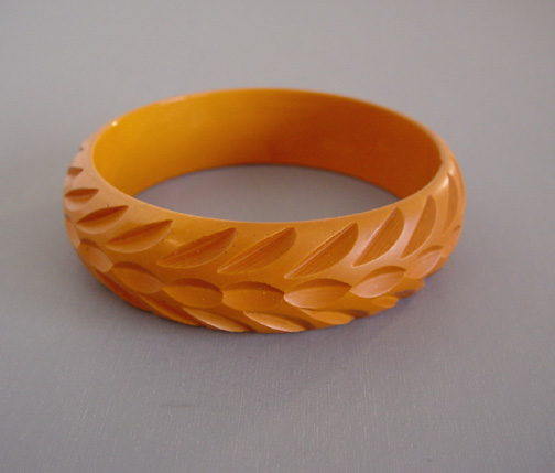 BAKELITE deep matte butterscotch bangle