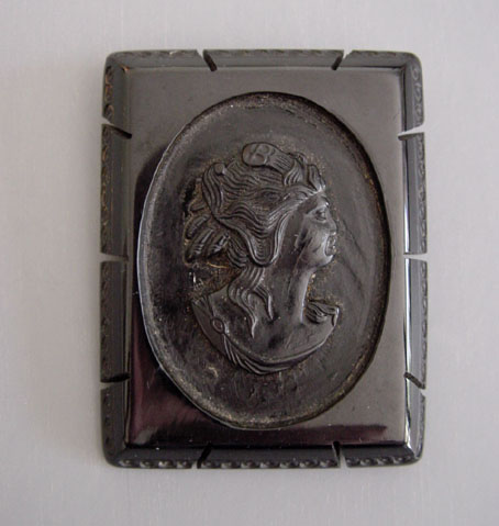 BAKELITE black rectangular cameo brooch
