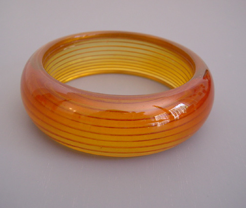 BAKELITE apple juice chunky bangle with reverse carved
