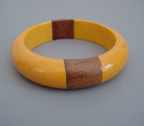 BAKELITE butterscotch bangle with two wood inserts