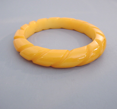 BAKELITE bright butter yellow rope carved bangle