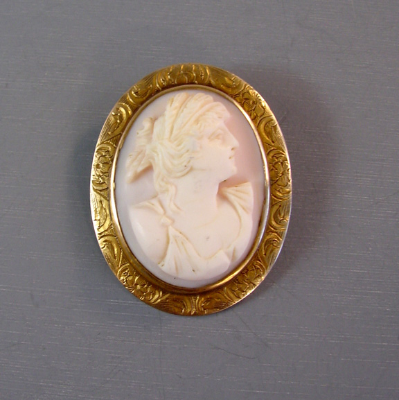 CAMEO14k pink shell cameo brooch of a lady