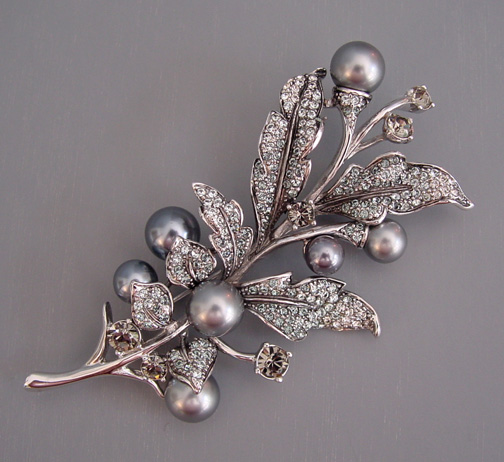 CAROLEE Limited Edition 2005 silver tone leaves berries brooch