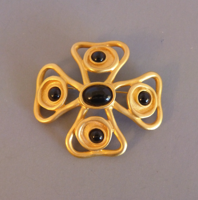 MAXINE DENKER brooch in matte gold tone with black cabochons