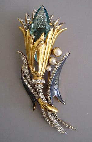 DeROSA blue enameled flower and leaves fur clip 1940