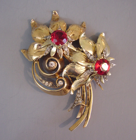 DEROSA double flower fur clip with red and clear