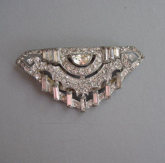 DEROSA clear rhinestones dress clip with baguette