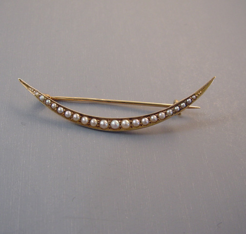 EDWARDIAN  LB Co. 14k seed pearl crescent pin
