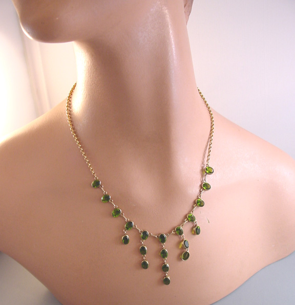 EDWARDIAN 10k green paste fringe necklace