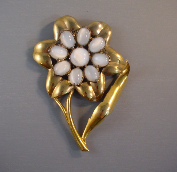 EISENBERG ORIGINAL showy large gold tone flower fur clip