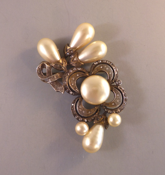 EISENBERG ORIGINAL sterling & glass pearls brooch, clear rhinestone