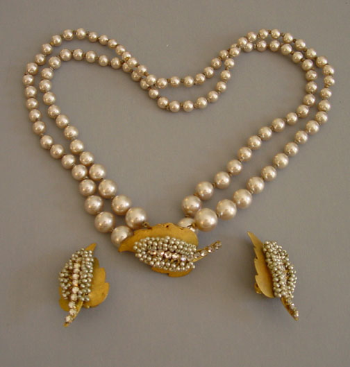 HASKELL artificial pearl necklace and earrings with rose montee