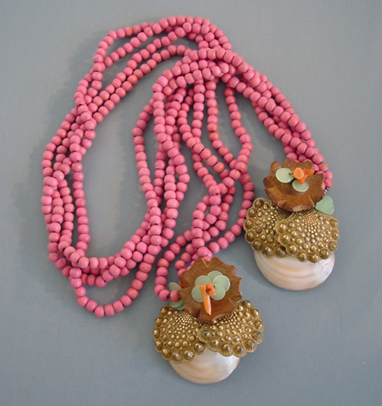 MIRIAM HASKELL Hess pink wood beads lariat, wood leaves, sea she