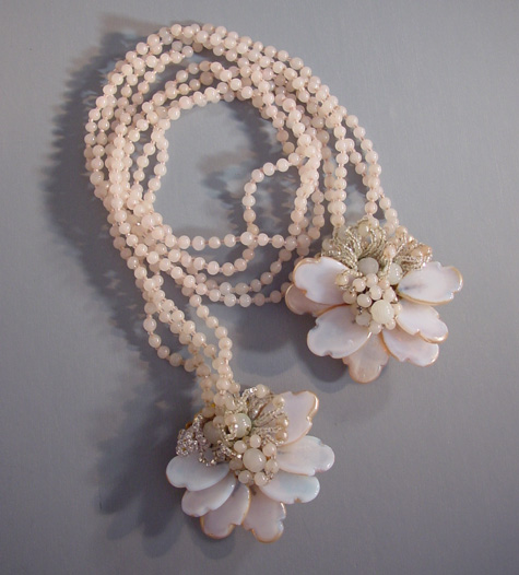 MIRIAM HASKELL Hess pink beads & pearlized leaves lariat