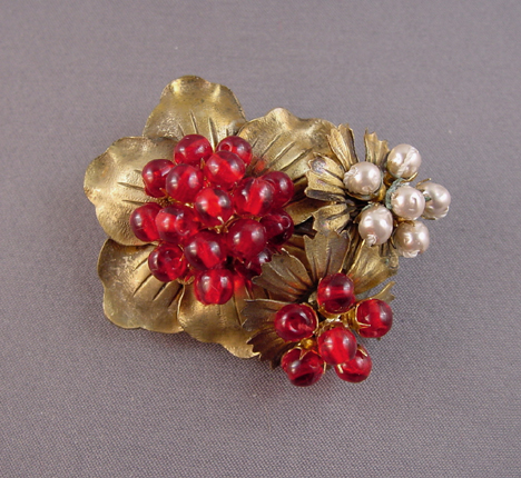 HASKELL Hess red glass beads and artificial pearl dress clip