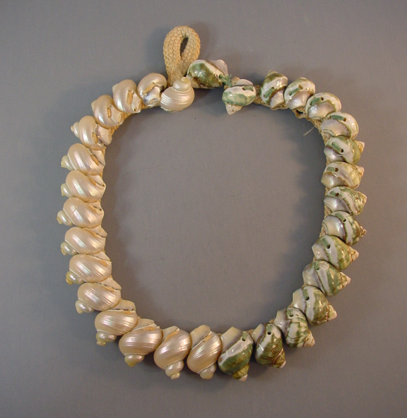 MARIAM HASKELL Hess sea shell necklace, Made in France