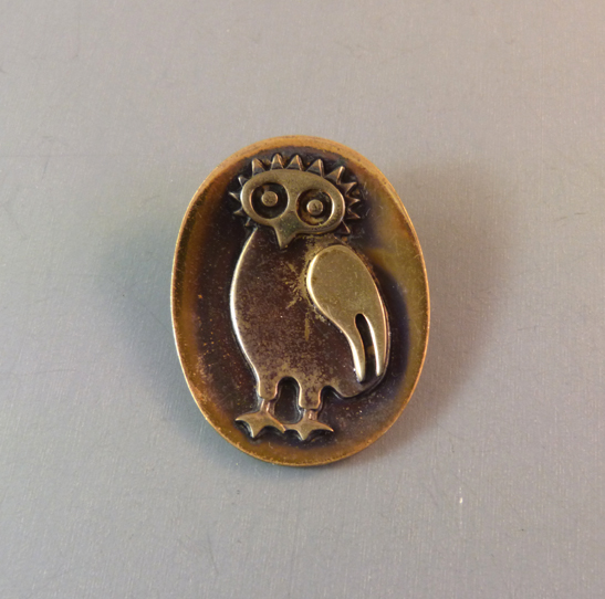 HOGAN BOLAS unsigned gold tone copper silver oval owl brooch