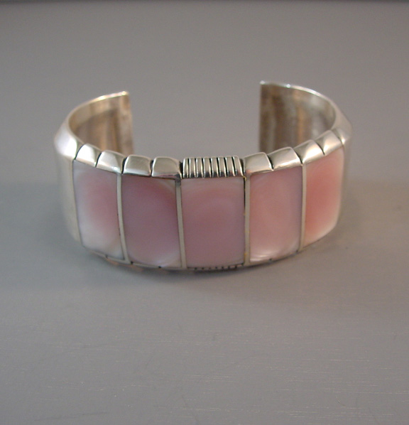 NATIVE AMERICAN Jerry Nelson sterling & pink mother-of-pearl bracelet
