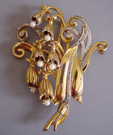 GOLD TONE flower bouquet brooch