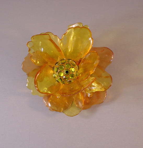 FLOWER pin in yellow plastic petals chartreuse rhinestones
