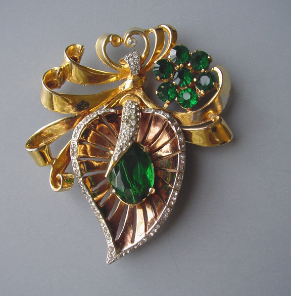 RETRO stylized leaf fur clip with green and clear rhinestones