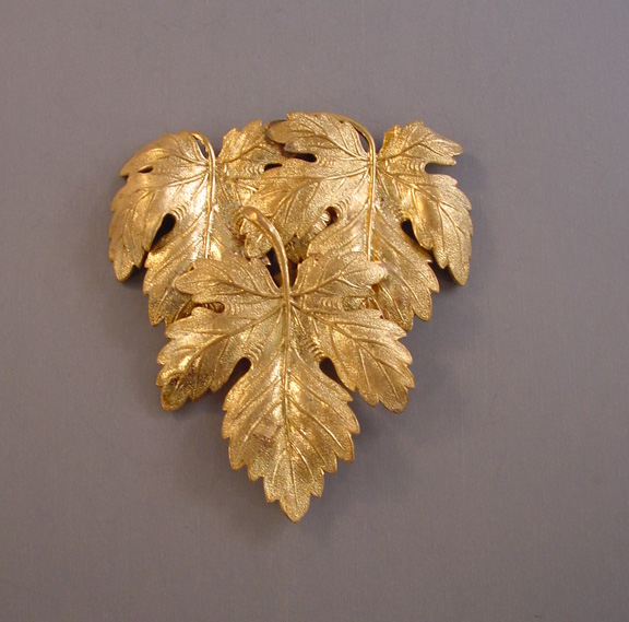 LEAVES sparkling gold tone dress clip