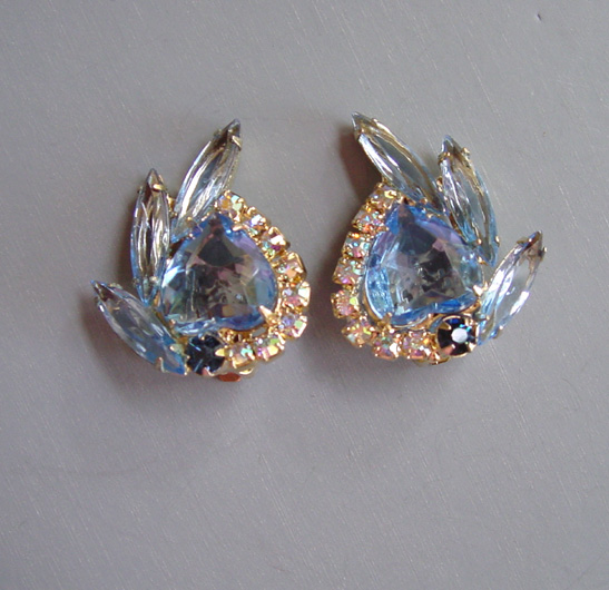 JULIANA D&E unfoiled baby blue rhinestone heart earrings