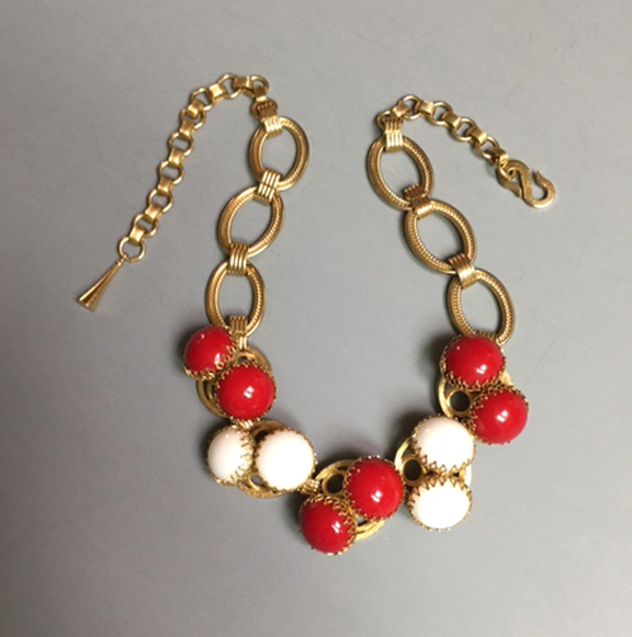 CABOCHONS necklace with red and white glass