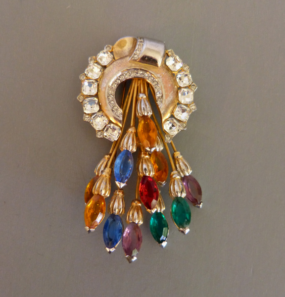 CLIP Retro style fur clip with a splash of colored rhinestones
