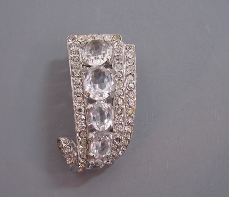 CASTLECLIFF clear rhinestone fur clip