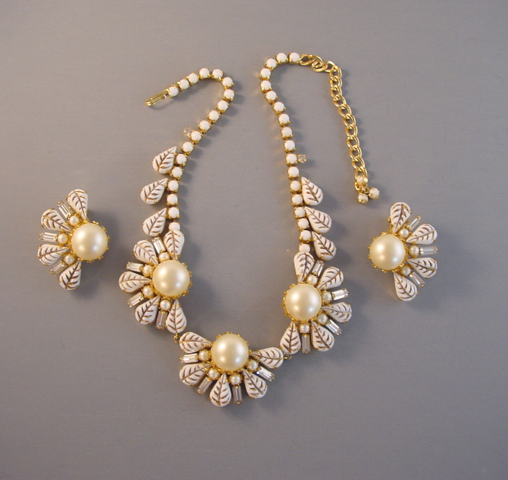 CREAMY molded white glass petals necklace with gold veins, artificial pearls and clear rhinestone baguettes, unsigned Hobe