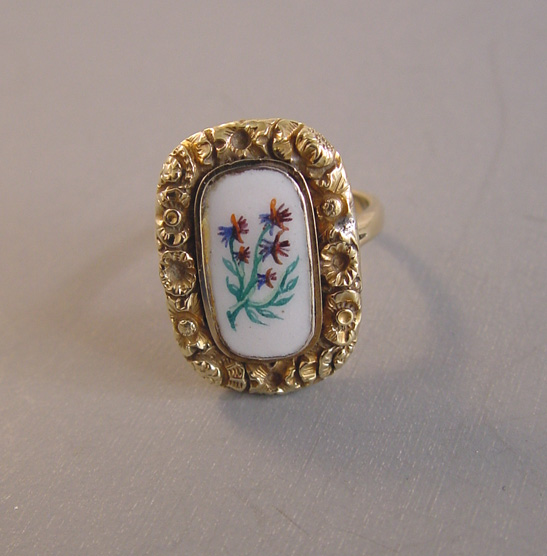 VICTORIAN 9k ring made from a charming early Victorian lace pin