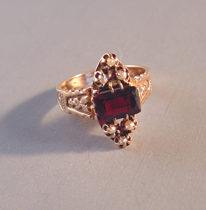 VICTORIAN garnet seed pearl 10 karat rose gold ring 1897