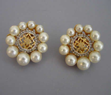 NETTIE ROSENSTEIN artificial pearl and rhinestones earrings