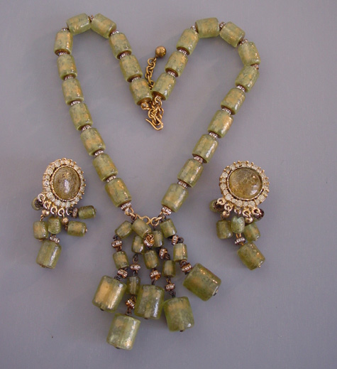 NETTIE ROSENSTEIN necklace & earrings, unusual glass beads