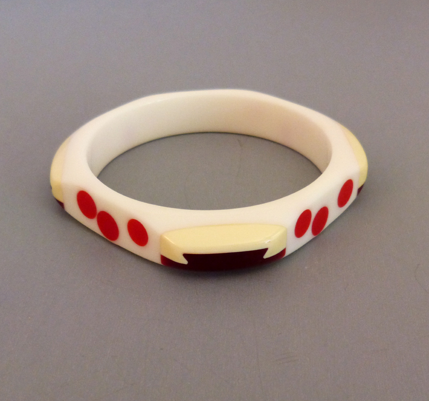 SHULTZ Lucite & bakelite 8-sided bangle with dovetail dots