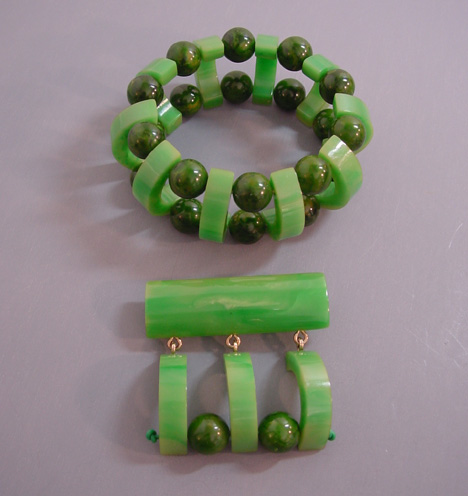 SHULTZ bakelite green stretchy bracelet & pin