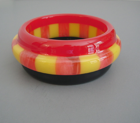 SHULTZ bakelite laminated three row Saturn bangle, rare