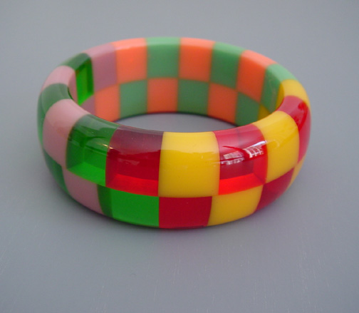 SHULTZ bakelite checks bangle in green & peach