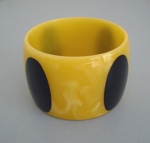 SHULTZ bakelite yellow swirl wide bangle with dots