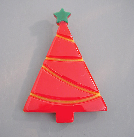 SHULTZ bakelite red, yellow, green Christmas tree brooch