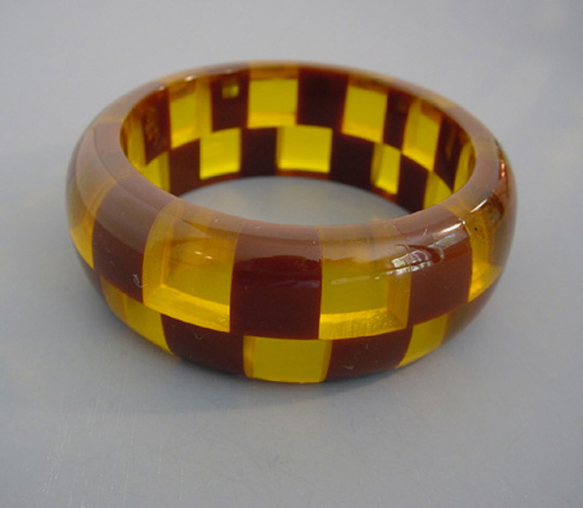 SHULTZ bakelite apple juice, chocolate check bangle
