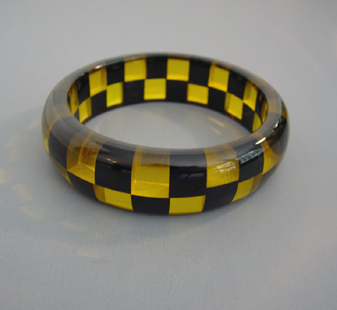 SHULTZ bakelite two row check bangle in apple juice & black