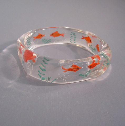 SHULTZ Lucite reverse carved painted fish bangle