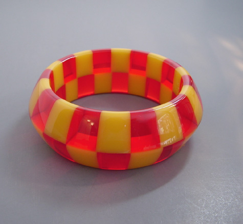 SHULTZ bakelite two row check saucer bangle