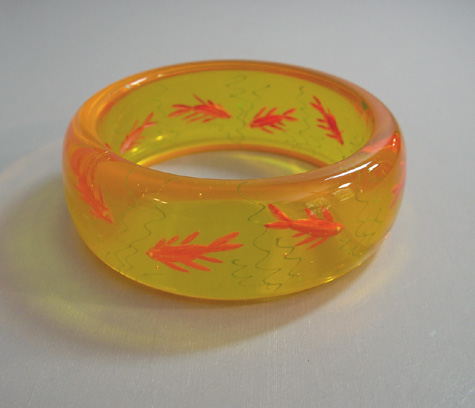 SHULTZ bakelite apple juice bangle, reverse carved fish