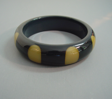 SHULTZ bakelite slate gray bangle khaki oval dots