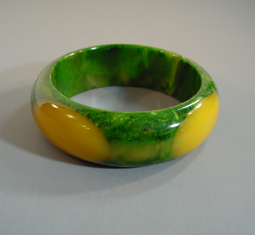 SHULTZ bakelite grass green swirl bangle yellow