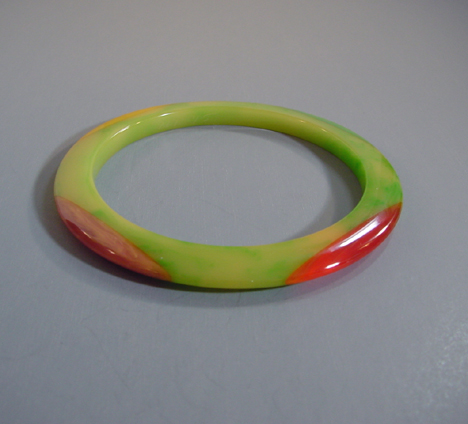 SHULTZ bakelite lime green flat saucer spacer bangle oval dots